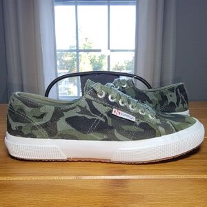 Superga Women's 2750 Camo Sneaker -‎ Size 8.5